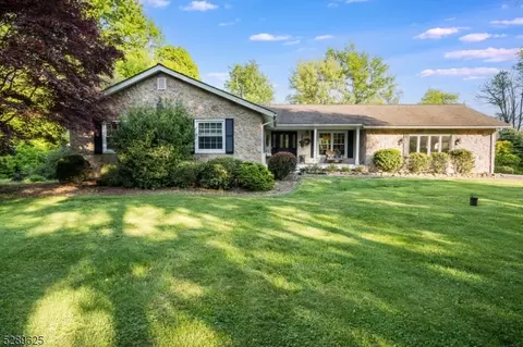 679 Deerfield Ln, Union Twp, NJ 08802