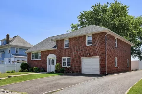 211 W Gibbons St, Linden, NJ 07036