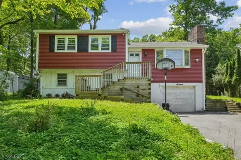 16 Sioux Trl, Denville, NJ 07834