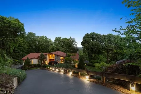 15 Vista Way, Springfield, NJ 07081