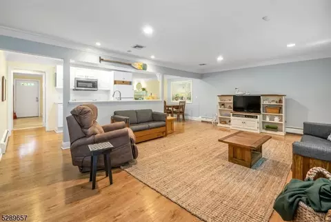 341 Pines Lake Dr, Wayne, NJ 07470 photo 17