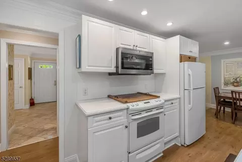 341 Pines Lake Dr, Wayne, NJ 07470 photo 15