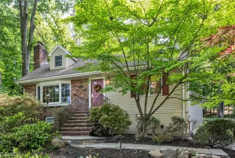 341 Pines Lake Dr, Wayne, NJ 07470 photo 2