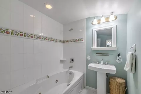 341 Pines Lake Dr, Wayne, NJ 07470 photo 32
