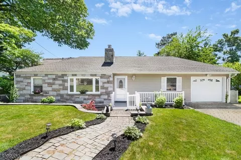 18 Overlook Dr, Rockaway, NJ 07866