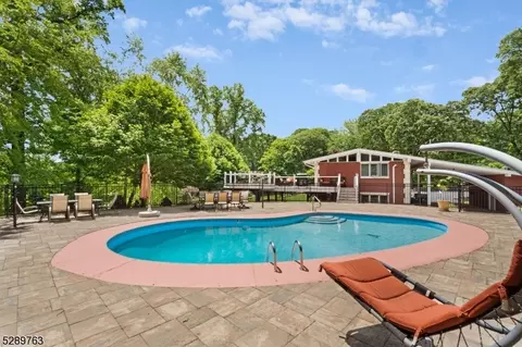 125 Old Wood Ln, Boonton, NJ 07005