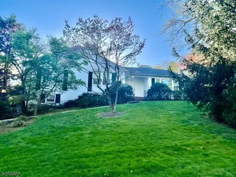 7 Knollwood Rd, Millburn Twp, NJ 07078
