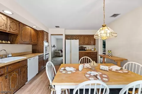 42 Reston Rd, Wayne, NJ 07470 photo 9