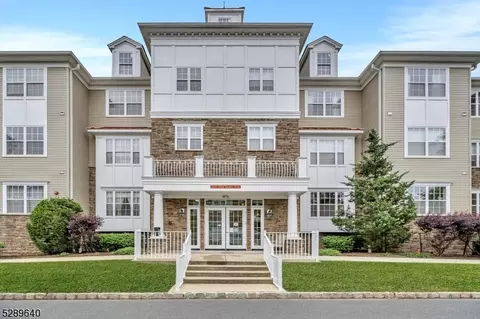 2105 Enclave Cir, Somerset, NJ 08873