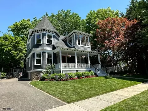 21 Mountain Ave, Maplewood, NJ 07040