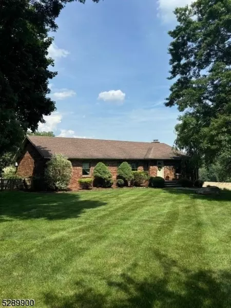 27 Yellow Frame Rd, Newton, NJ 07860