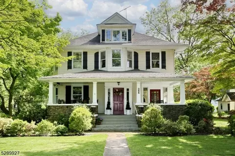 386 Van Winkle Ave, Hawthorne, NJ 07506