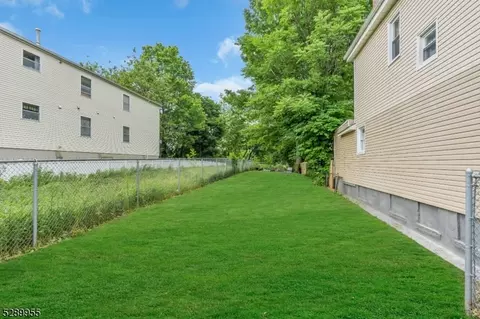50 Alexander St, Newark City, NJ 07106