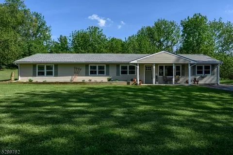 34 Kitchen Rd, Asbury, NJ 08802