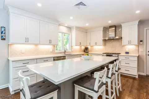 10 Compton Ct, Bernards, NJ 07920 photo 7