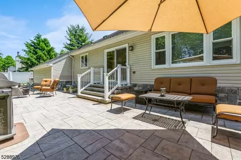 10 Compton Ct, Bernards, NJ 07920 photo 3