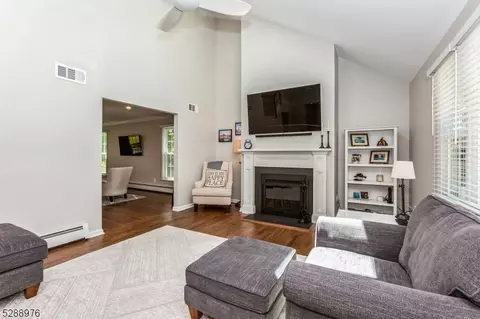 10 Compton Ct, Bernards, NJ 07920 photo 9