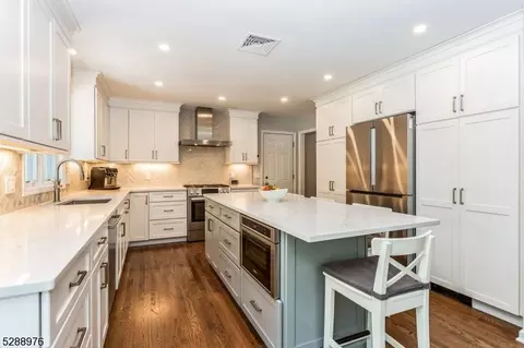 10 Compton Ct, Bernards, NJ 07920 photo 8