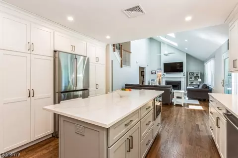 10 Compton Ct, Bernards, NJ 07920 photo 6