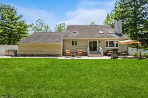 10 Compton Ct, Bernards, NJ 07920 photo 2