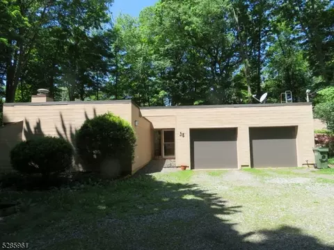 35 Naughright Rd, Washington Twp, NJ 07853