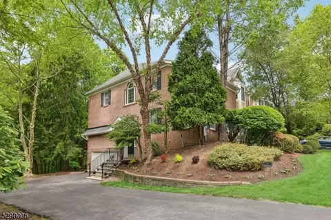 3 Summer Hill Rd, Wayne, NJ 07470