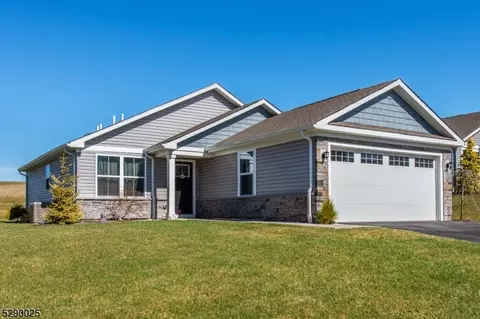 62 Coventry Rd, Hamburg, NJ 07419