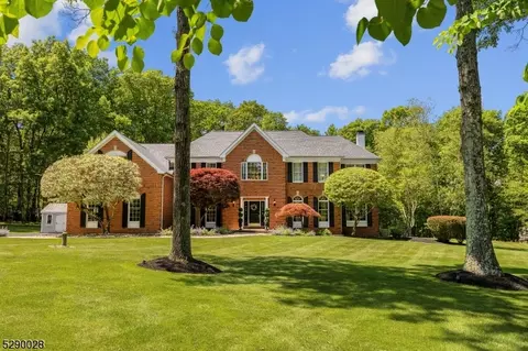49 Ascot Dr, Washington Twp, NJ 07853