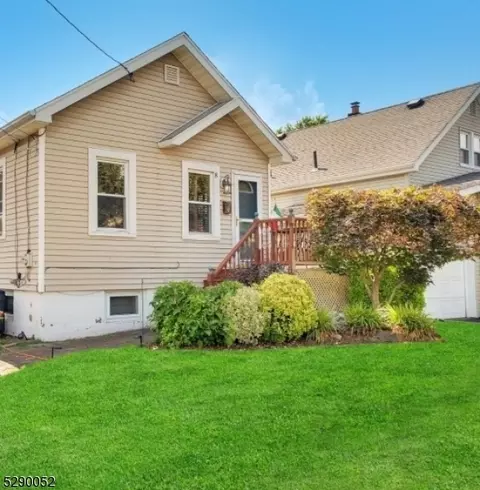 8 Garretson Ave, Totowa, NJ 07512