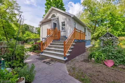 76 Island Ter, Oakland, NJ 07436