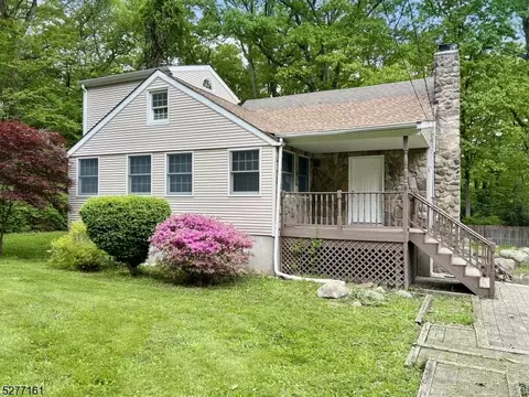 20 Oakwood Trl, Kinnelon, NJ 07405