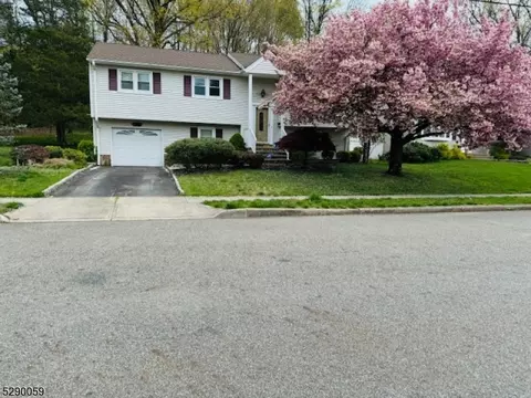 15 Rhonda Pl, Wanaque, NJ 07465