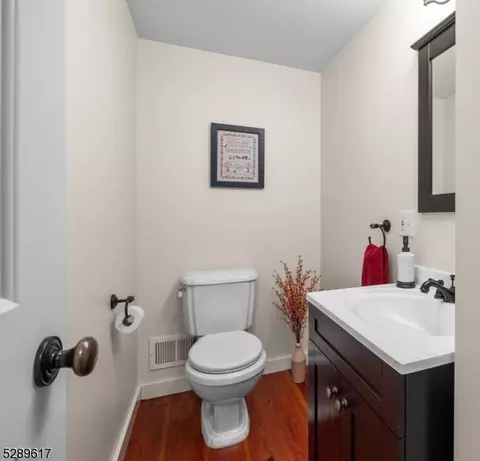 42 Toad Ln, Raritan Twp, NJ 08551 photo 20