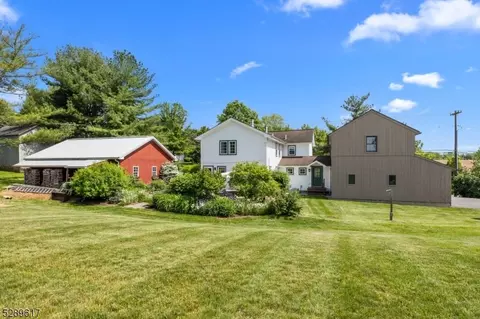 42 Toad Ln, Raritan Twp, NJ 08551 photo 2