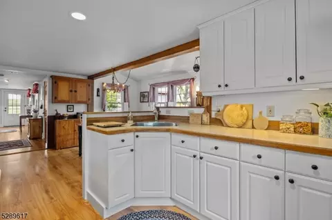 42 Toad Ln, Raritan Twp, NJ 08551 photo 18