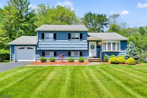 129 Longview Dr, Waldwick, NJ 07463
