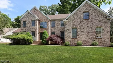 5 Ridge Rd, Green Brook, NJ 08812