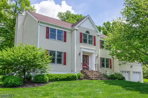 7 Golden Corner Way, Randolph, NJ 07869