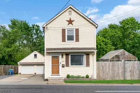 919 S Main St, Manville, NJ 08835