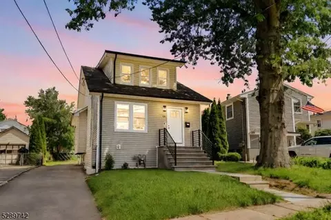 18 Van Riper Pl, Nutley, NJ 07110