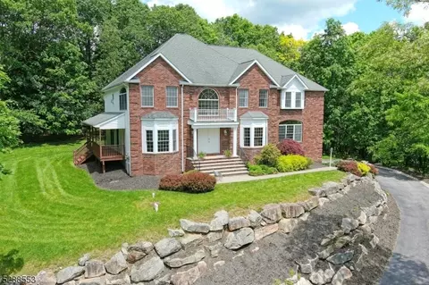 11 Crestview Ln, Sparta, NJ 07871