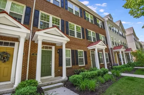 93 Landmark Ln, Fair Lawn, NJ 07410