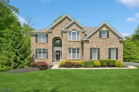 13 Elias Dr, Mount Olive, NJ 07828