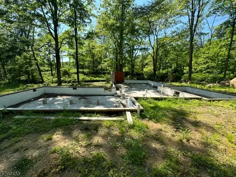 3 Longview Rd, Tewksbury Twp, NJ 08833