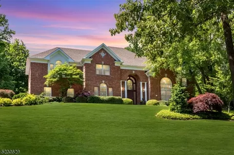 13 Whispering Way, Warren, NJ 07059