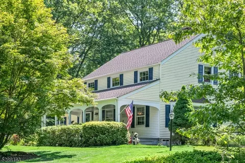 15 Orchard Rd, Kinnelon, NJ 07405