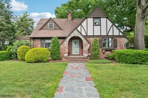 145 Elmwood Dr, Elmwood Park, NJ 07407