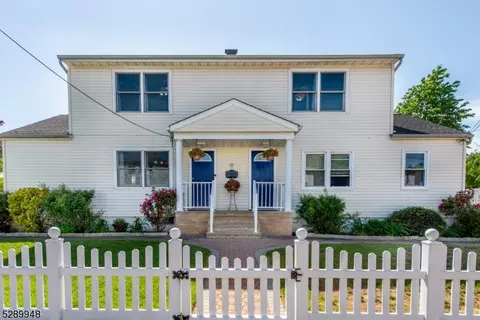 704-706 Wiedemann Pl, Lyndhurst, NJ 07071