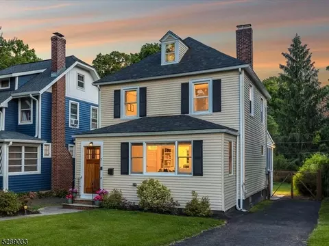 7 Willowdale Ct, Montclair, NJ 07042