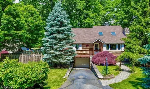 9 Sycamore Trl, Kinnelon, NJ 07405